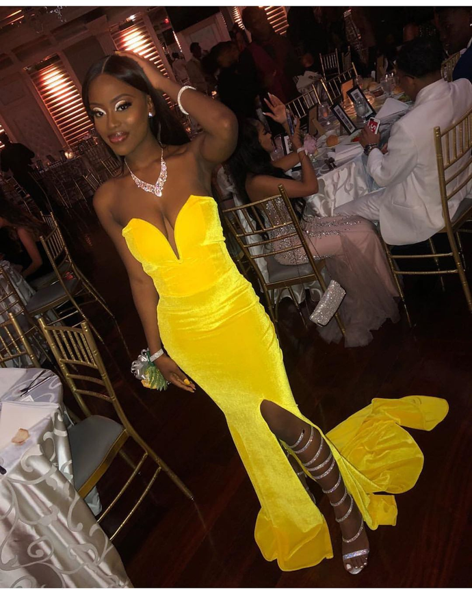 Sexy Meerjungfrau-Abschlussballkleider aus Samt mit seitlichem Schlitz, cg21423