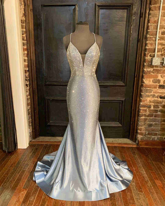 Glitzerndes Neckholder-Meerjungfrauen-Ballkleid mit Perlen cg21818