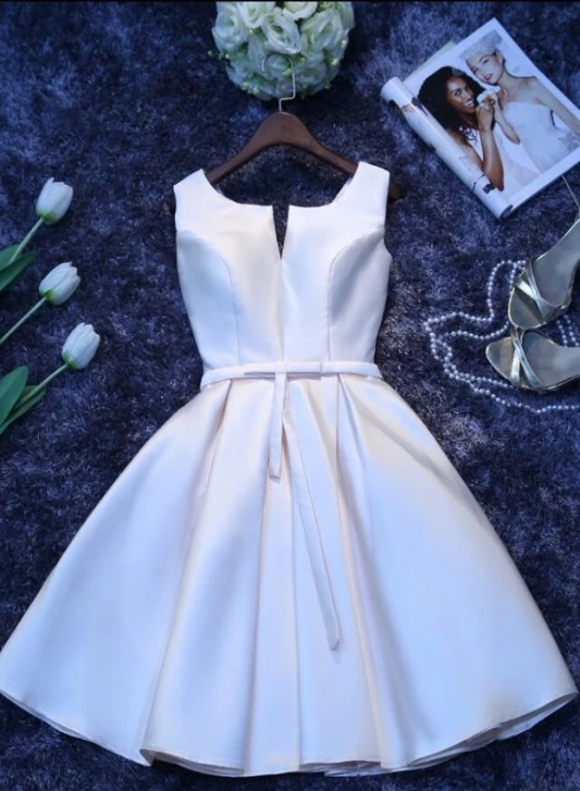Elfenbein Satin Kurzes Einfaches Süßes Brautjungfernkleid Partykleid Einfache Homecoming Kleider cg22118