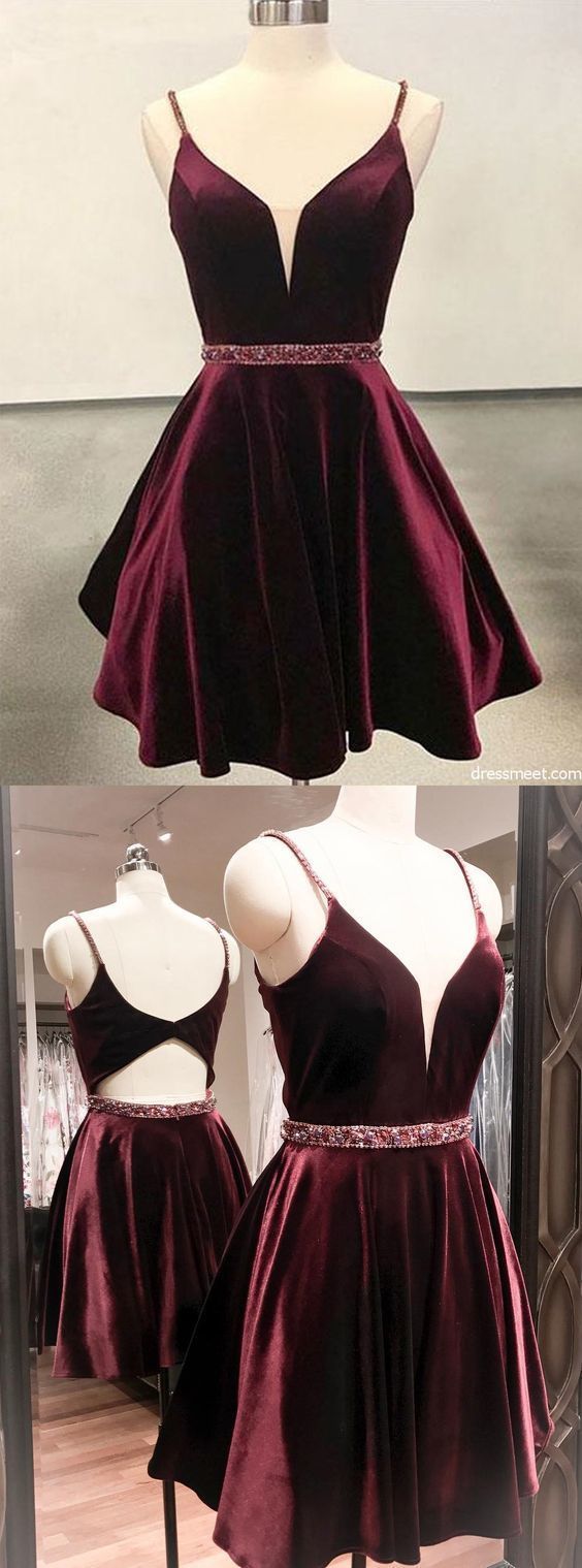 Süßes A-Linie V-Ausschnitt Rückenfreies Samt Burgund Kurzes Homecoming-Kleid cg231