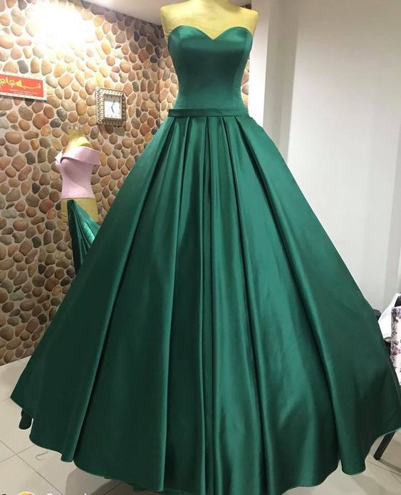 Schlichtes grünes trägerloses, bodenlanges Ballkleid aus Satin für Brautpartys cg23115