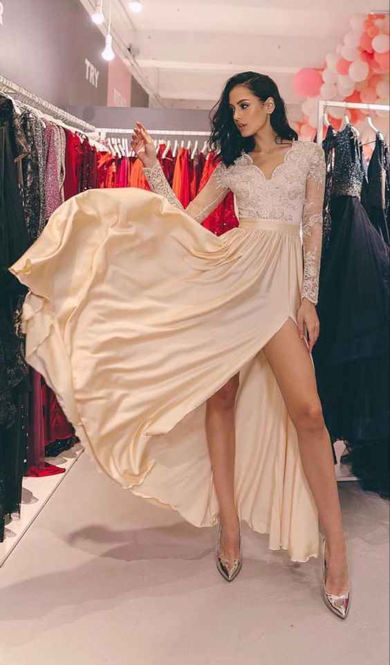 Langarm Brautjungfernkleider Champagner Spitzenapplikationen V-Ausschnitt Schlitz formelles Ballkleid für Hochzeitsfeier cg23117
