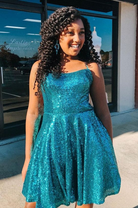 süßes, türkisfarbenes, kurzes Homecoming-Kleid mit Pailletten und überkreuztem Rücken cg23279