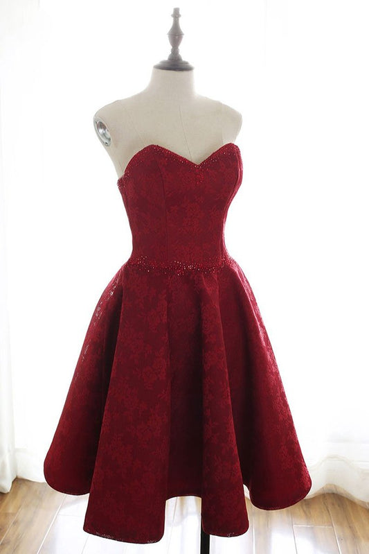 Kurzes Burgunderrotes Homecoming-Kleid aus Spitze, Kastanienbraunes Abendkleid aus Spitze cg23336