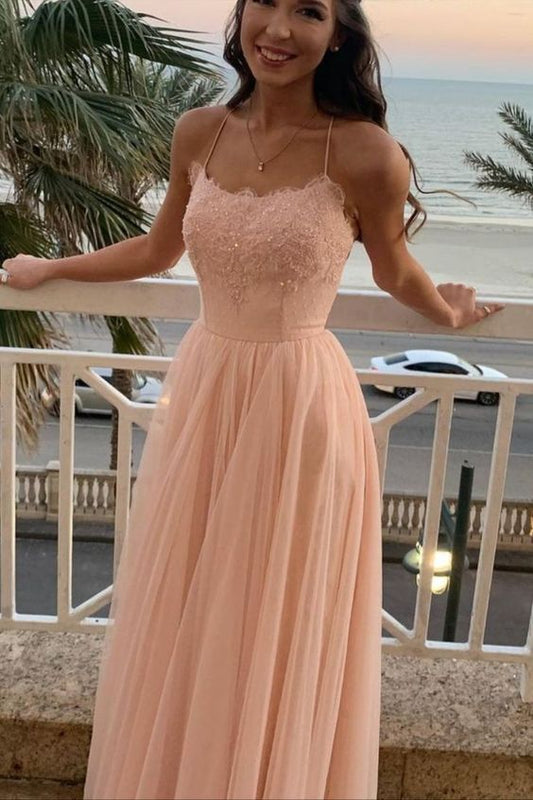 Langes Ballkleid aus rosa Tüll mit Spaghettiträgern cg23606