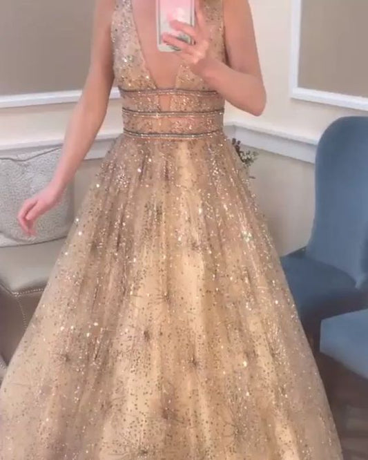 Wunderschönes langes Ballkleid in A-Linie mit Perlenbesatz in Gold cg2362
