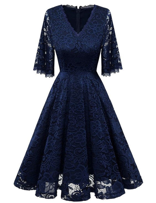 V-Ausschnitt Glockenärmel A-Linie Knielanges Brautjungfernkleid aus Spitze Homecoming-Kleid mit Spitze cg23634