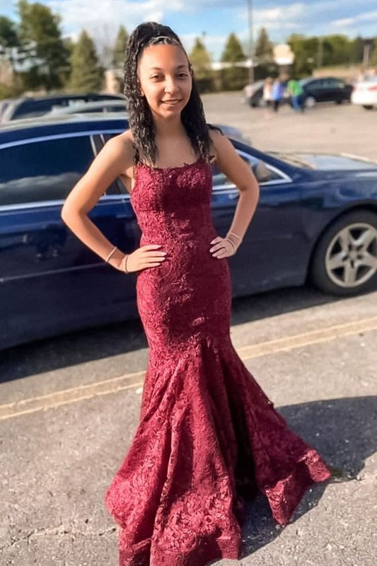 Langes Ballkleid im Meerjungfrauen-Stil aus burgunderroter Spitze mit Spaghettiträgern cg23710