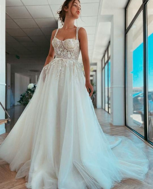 A-Linien-Ballkleid aus Spitze mit Spaghettiträgern und Taschen, cg23738