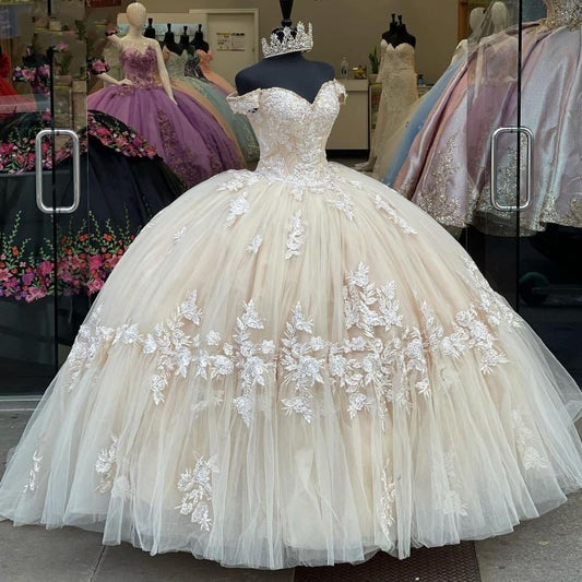 Langes Champagner-Spitzenapplikationen Quinceanera-Kleid für 15-jährige Ballkleider, schulterfrei, Ballkleid, Debütantinnenkleider, Ballkleid, cg23781