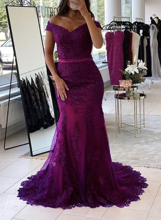 Meerjungfrau-Ballkleid aus traubenfarbener Spitze cg24005