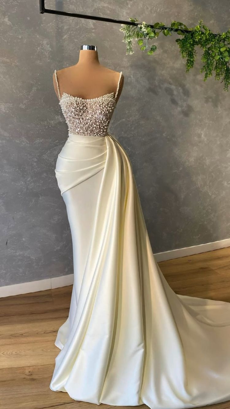 Elfenbeinfarbenes Ballkleid mit Perlen Ballkleider Formelle Abendkleider cg24399