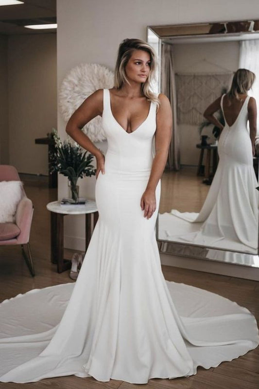 Schlichtes Meerjungfrauen-Ballkleid mit V-Ausschnitt und langer Schleppe, sexy rückenfreies Strandhochzeitskleid cg2813