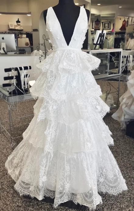 LANGES BALLKLEID AUS TÜLLSPITZE MIT V-AUSSCHNITT, LANGES ABENDKLEID AUS WEISSER SPITZE cg2864