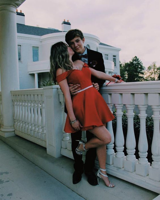 2019 Schulterfreies rotes Homecoming-Kleid cg2869