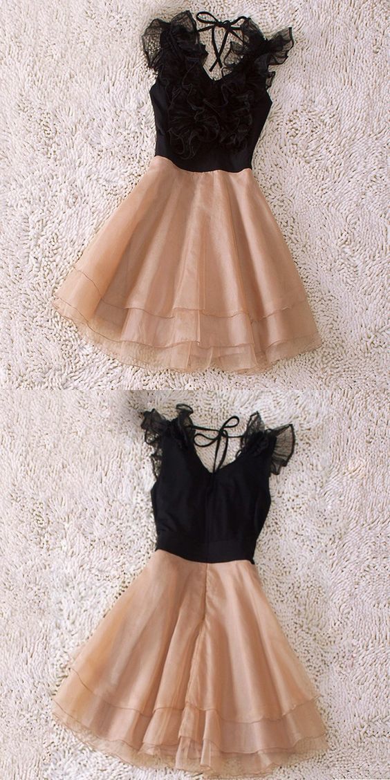 A-Linie V-Ausschnitt Kurzes Champagner Chiffon Homecoming Kleid mit Blumen Stufen cg330