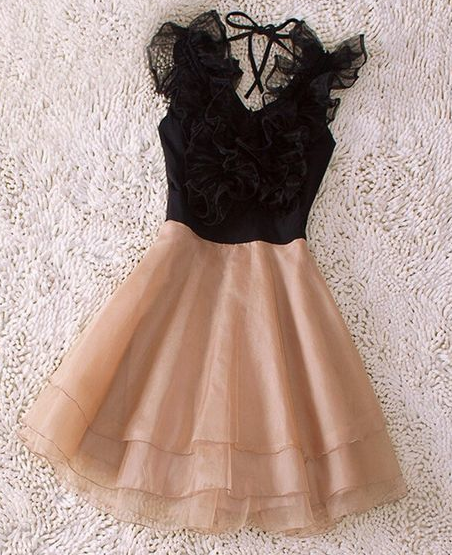 A-Linie V-Ausschnitt Kurzes Champagner Chiffon Homecoming Kleid mit Blumen Stufen cg330