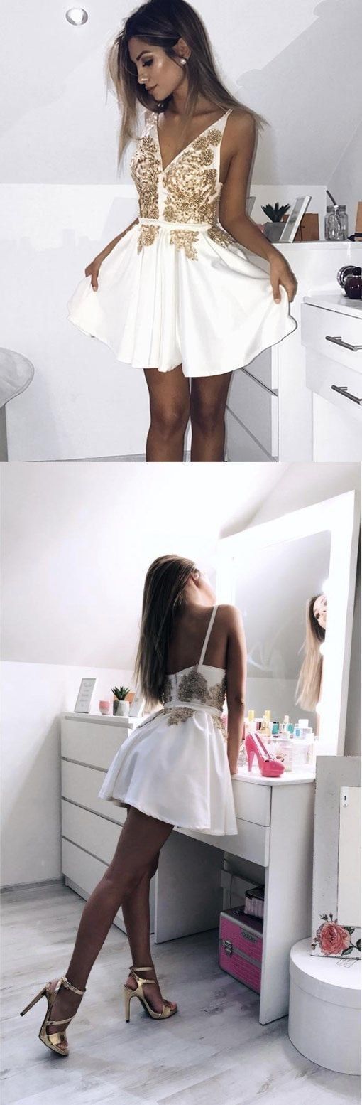 Süßes kurzes Homecoming-Kleid mit V-Ausschnitt, weißes Abendkleid cg346