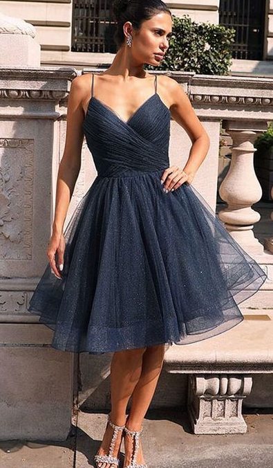 Graues kurzes Homecoming-Kleid aus Tüll mit V-Ausschnitt, graues Homecoming-Kleid aus Tüll cg354