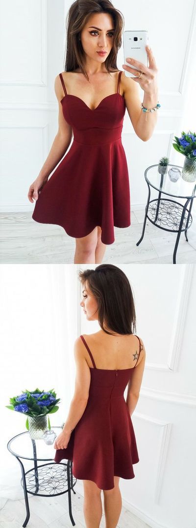 Einfaches A-Linien-Kleid mit Trägern, kurzes, burgunderrotes Satin-Heimkehrkleid cg379