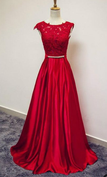 Langes Ballkleid mit Spitzenapplikation, fleckiges Ballkleid cg3862
