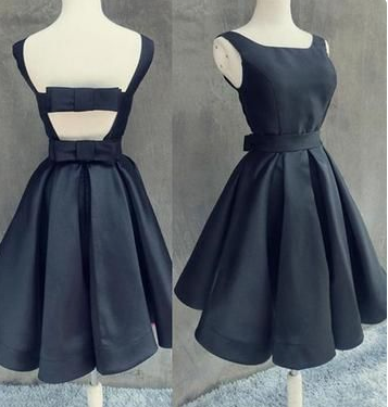 Schlichtes dunkelblaues Homecoming-Kleid mit Schleife, offenem Rücken, Cocktailkleid cg3905