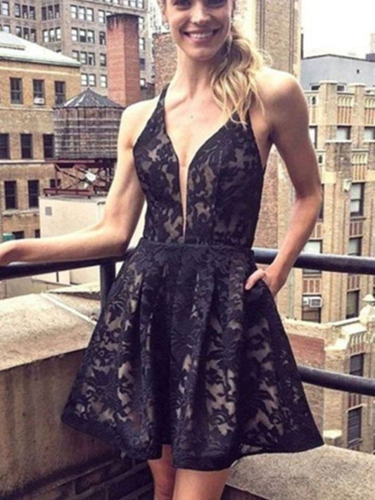 A-Linie, tiefer V-Ausschnitt, kurzes schwarzes Homecoming-Kleid aus Spitze mit Taschen, cg427