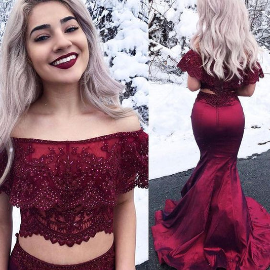 Zweiteiliges schulterfreies dunkelrotes Satin-Ballkleid mit Spitzenbesatz, burgunderfarbenes Ballkleid cg459