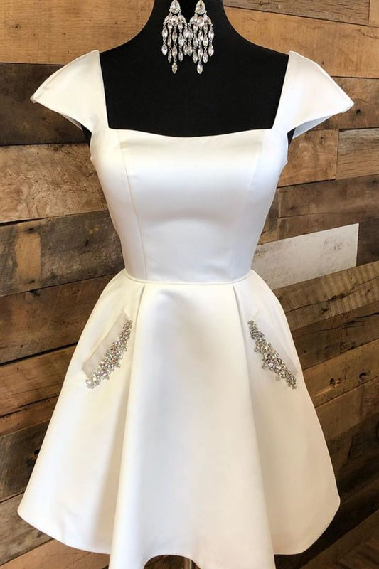 2019 kurzes weißes Homecoming-Kleid mit Flügelärmeln und Taschen cg4701