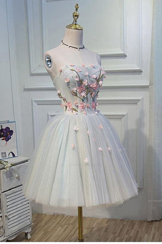 Kurzes graues Homecoming-Kleid mit Blumen- und Schnür-Minikleid cg478