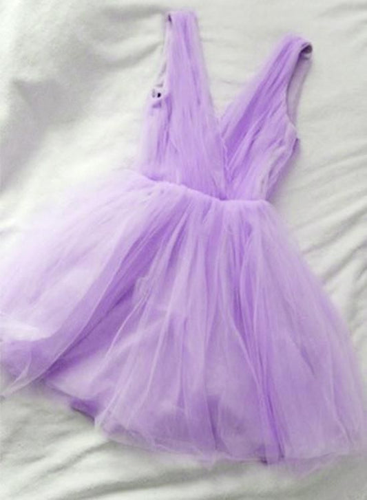 Bezauberndes lavendelfarbenes, kurzes Party- und Heimkehrkleid aus Tüll mit V-Ausschnitt, cg4846