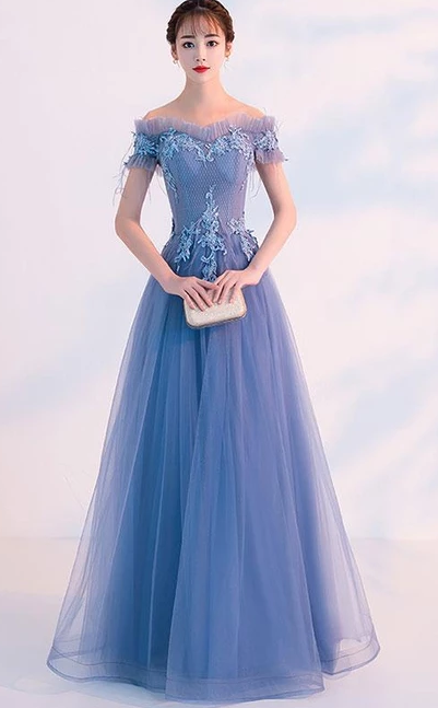 SCHÖNES LANGES BALLKLEID AUS BLAUEM TÜLL, SCHULTERFREIES KLEID AUS BLAUEM TÜLL, cg4860