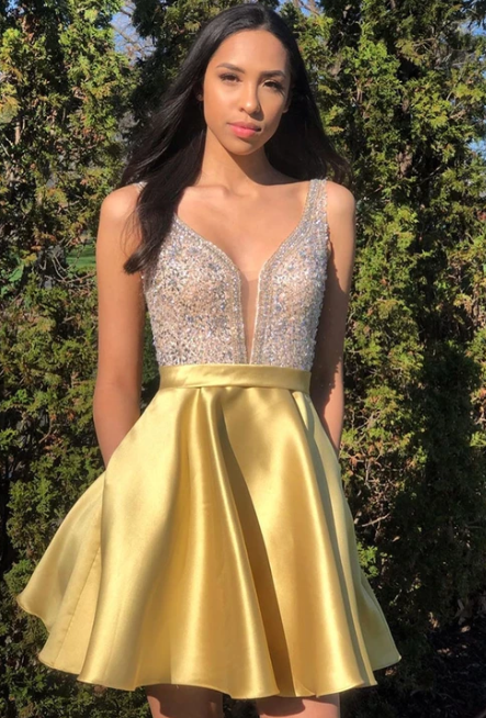 Gelbes kurzes Partykleid aus Satin mit V-Ausschnitt, Homecoming-Kleid cg4973