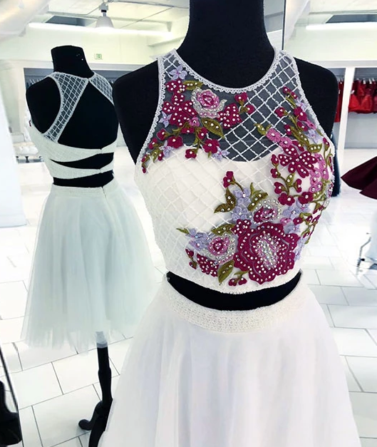 Weißes zweiteiliges kurzes Partykleid mit Rundhalsausschnitt und Perlen, weißes Homecoming-Kleid cg4995