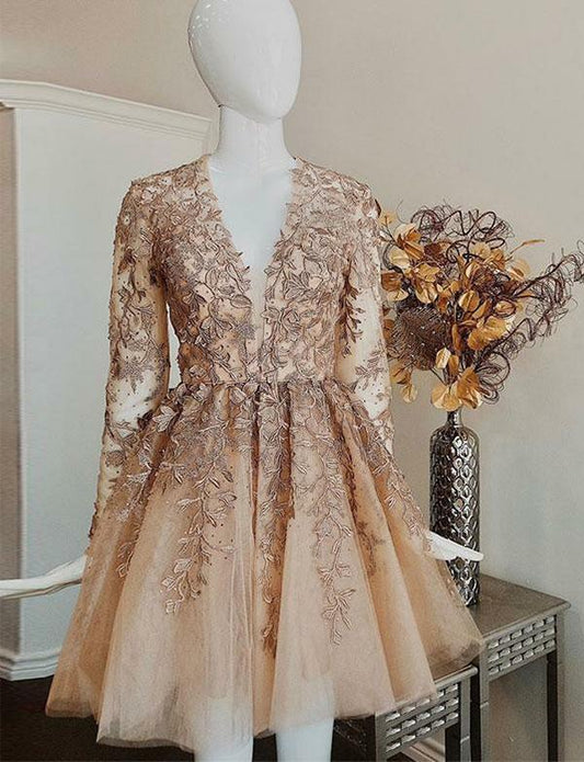 Champagner Kurzes Homecoming-Kleid mit tiefem V-Ausschnitt und Applikationen cg520
