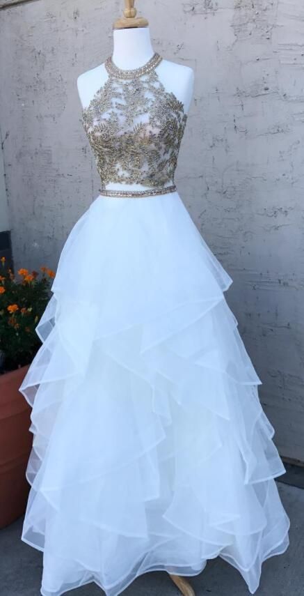 Bodenlanges Ballkleid aus weißem Tüll mit Applikationen cg552