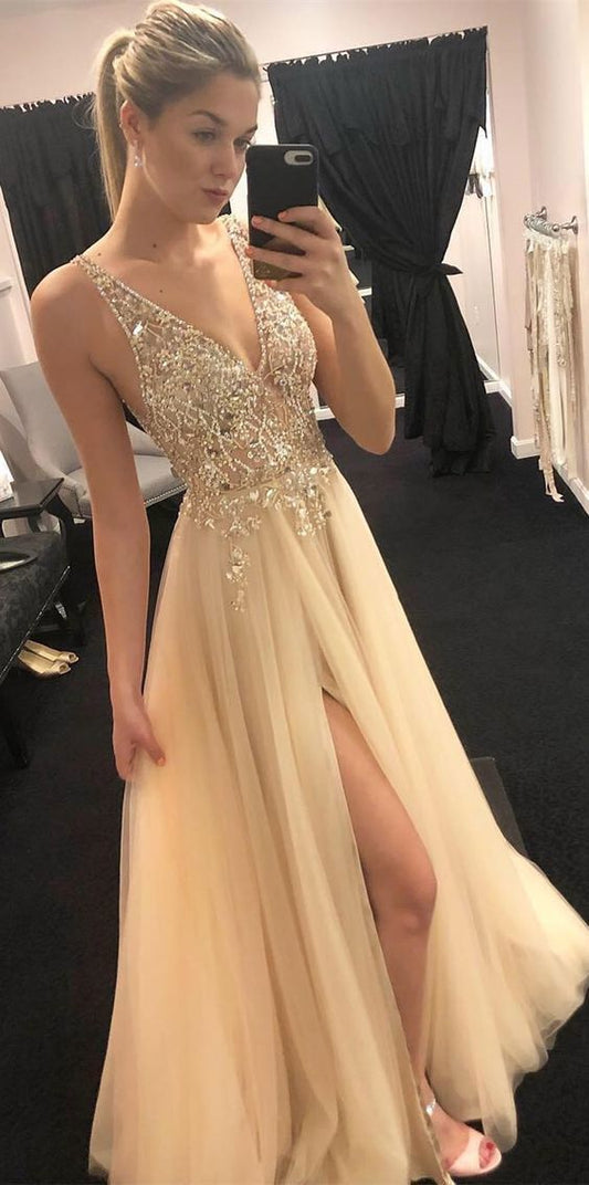 Ballkleid aus Tüll mit tiefem V-Ausschnitt und seitlichen Perlenschlitzen, cg557