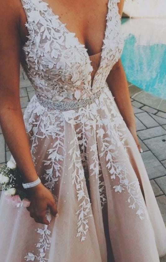A-Linie V-Ausschnitt Champagner Tüll Ballkleid mit Perlenapplikationen cg601