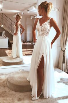 Charmantes Spaghettiträger-Spitzen-Ballkleid mit Applikationen, Chiffon-Strandhochzeitskleid cg6054