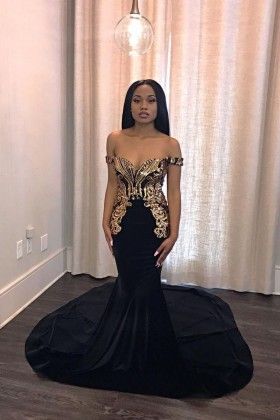Glamouröses, schulterfreies schwarzes Meerjungfrau-Ballkleid mit goldenen Paillettenapplikationen, cg6479