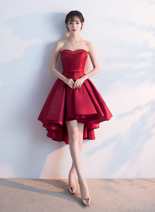 Süßes burgunderrotes kurzes Kleid mit herzförmigem Ausschnitt, Homecoming-Kleid cg724