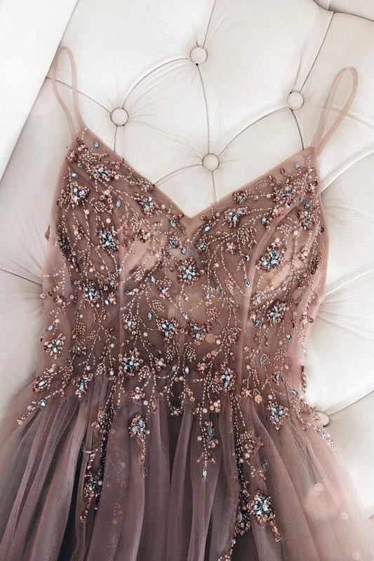 langes Ballkleid mit Perlen und Spaghettiträgern cg7955