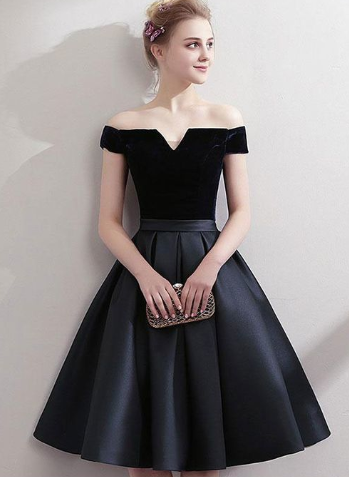 Kurzes schwarzes Satin-Heimkehrkleid, schwarzes Heimkehrkleid cg802