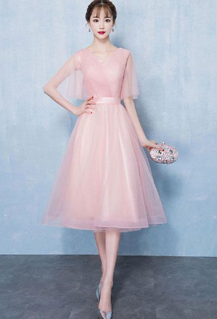 Einfaches, kurzes Tüll-Heimkehrkleid mit V-Ausschnitt, rosa Tüll-Heimkehrkleid cg812