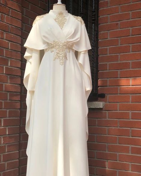 Lange Ballkleider mit Spitzenapplikationen cg8468