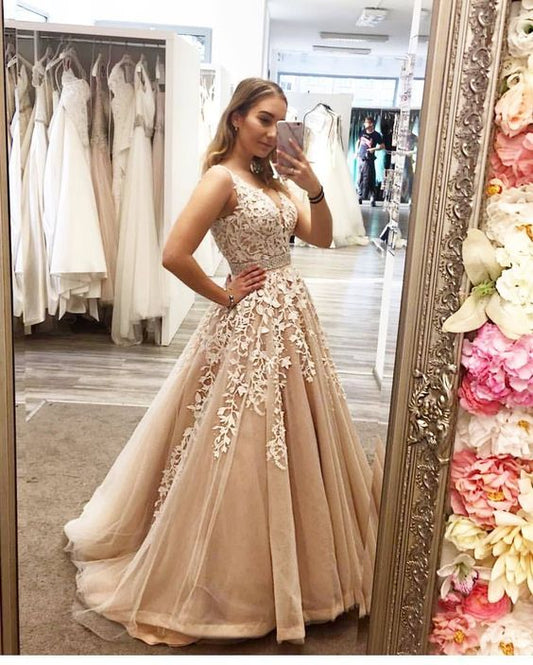 Elegantes Ballkleid aus Spitze mit tiefem V-Ausschnitt und Tüll, Abendkleid mit Applikationen, Hochzeitskleid aus Tüll cg8479