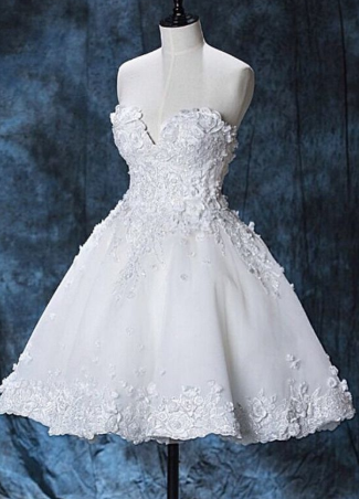 Schicke weiße Homecoming-Kleider mit Spitze und herzförmigem Ausschnitt, kurzes Homecoming-Kleid, cg879