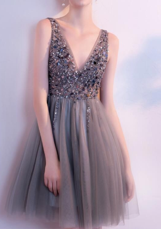 V-Ausschnitt Kurzes Tüll Homecoming-Kleid Perlenbesetztes Damen-Partykleid cg882
