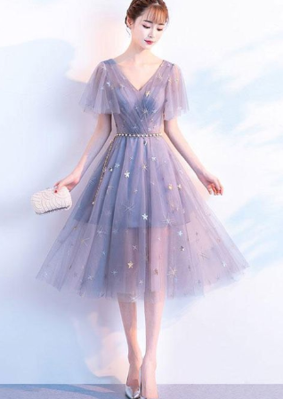 Süßes kurzes Tüllkleid mit V-Ausschnitt, Tüll-Heimkehrkleid cg883