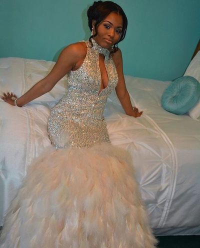 Bezauberndes Ballkleid, Meerjungfrau-Ballkleid, Perlenbesetztes Ballkleid, High-Neck-Ballkleid cg9113
